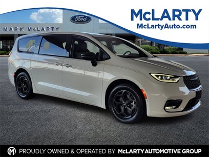 Used 2024 Chrysler Pacifica Select