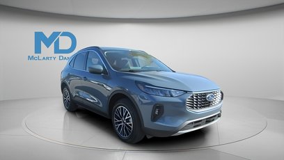 New 2025 Ford Escape SE