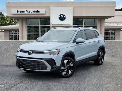 Certified 2025 Volkswagen Taos SE w/ Panoramic Sunroof Package