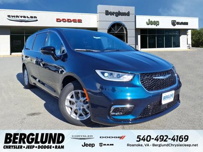 New 2025 Chrysler Pacifica Select