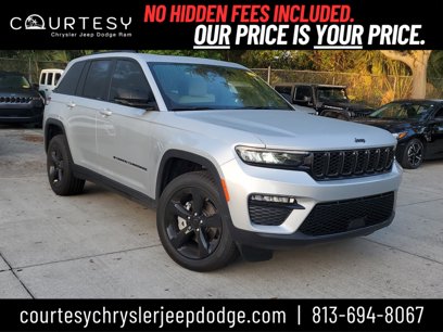 Used 2025 Jeep Grand Cherokee Limited w/ Black Appearance Package