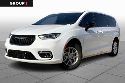 New 2025 Chrysler Pacifica Select