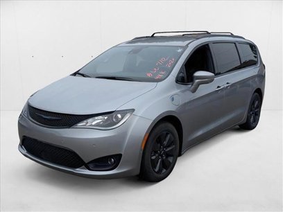 Used 2020 Chrysler Pacifica Limited w/ Advanced Safetytec Group