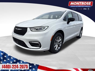 New 2025 Chrysler Pacifica Select