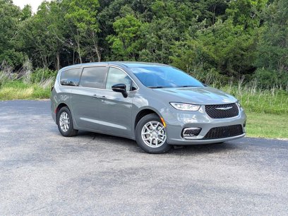 New 2025 Chrysler Pacifica Select