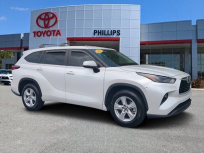 Used 2023 Toyota Highlander LE