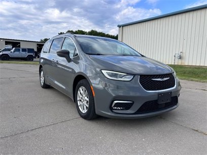 Used 2022 Chrysler Pacifica Touring-L