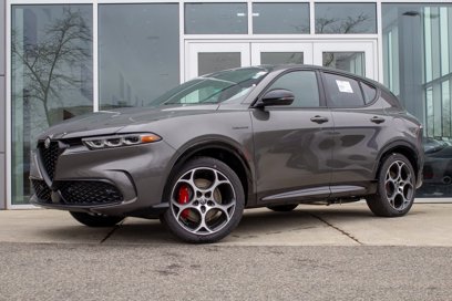New 2025 Alfa Romeo Tonale w/ Premium Package