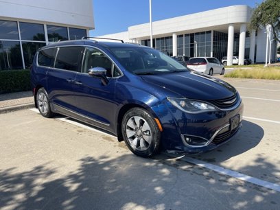 Used 2017 Chrysler Pacifica Platinum