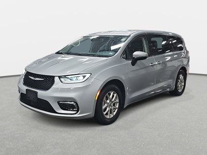 Used 2023 Chrysler Pacifica Touring-L