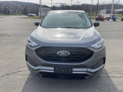 Used 2022 Ford Edge SE w/ Black Appearance Package