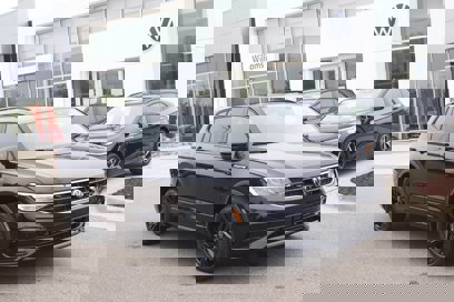 New 2024 Volkswagen Tiguan SE R-Line