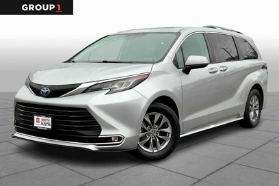 Used 2022 Toyota Sienna XLE