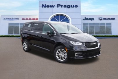 New 2025 Chrysler Pacifica Select