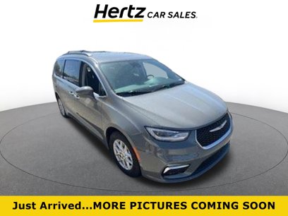 Used 2022 Chrysler Pacifica Touring-L w/ Uconnect Theater Family Group