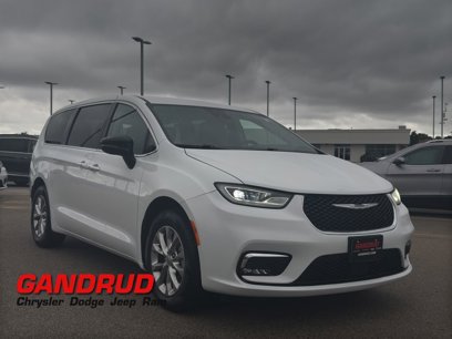 Used 2024 Chrysler Pacifica Touring-L