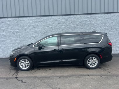 Used 2023 Chrysler Pacifica Touring-L