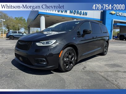 Used 2022 Chrysler Pacifica Touring-L w/ Uconnect Theater Family Group