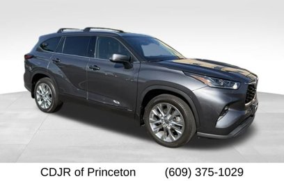 Used 2023 Toyota Highlander Limited