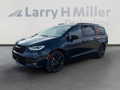 New 2025 Chrysler Pacifica Limited
