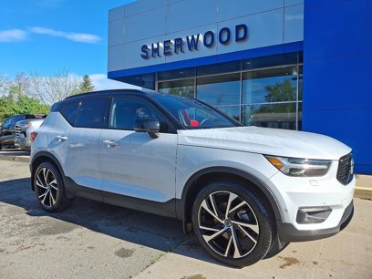 Used 2022 Volvo XC40 T5 R-Design w/ Advanced Package