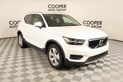 Used 2022 Volvo XC40 T4 Momentum
