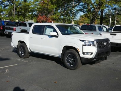 New 2025 Nissan Frontier SV w/ SV Convenience Package