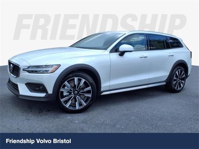 New 2026 Volvo V60 B5 Cross Country Ultra w/ Protection Package Premier