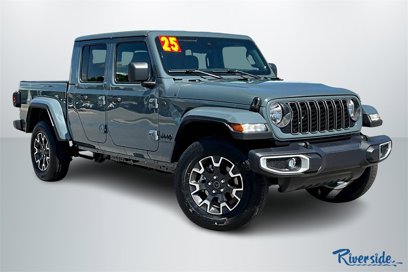 New 2025 Jeep Gladiator Sport w/ Premium Package