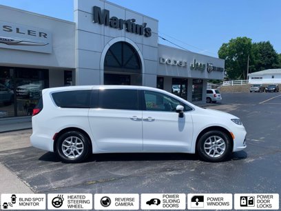 Used 2023 Chrysler Pacifica Touring-L