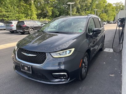 Used 2021 Chrysler Pacifica Touring-L