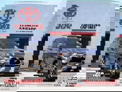 Used 2023 Toyota Highlander XLE