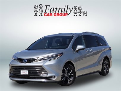 Used 2025 Toyota Sienna Platinum