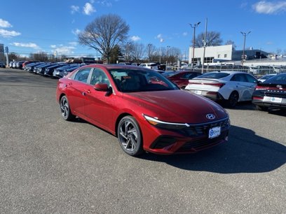 New 2025 Hyundai Elantra Limited w/ Cargo Package