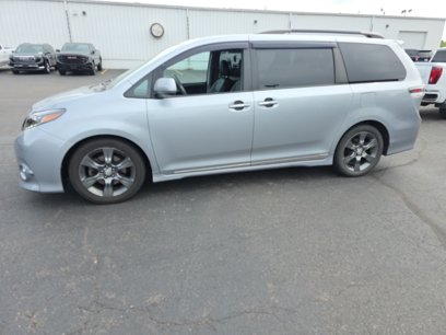 Used 2016 Toyota Sienna SE