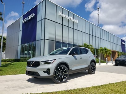 New 2025 Volvo XC40 B5 Ultra w/ Protection Package