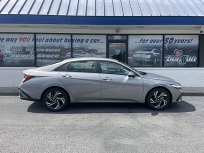 New 2025 Hyundai Elantra SEL