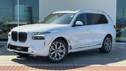 New 2025 BMW X7 xDrive40i w/ Parking Assistance Package