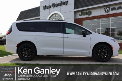 New 2025 Chrysler Pacifica Limited