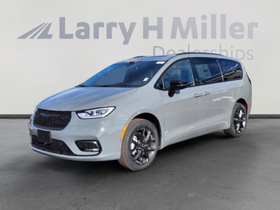 New 2025 Chrysler Pacifica Limited
