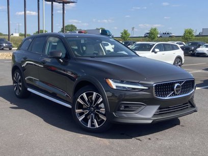 New 2025 Volvo V60 B5 Cross Country Ultra w/ Protection Package Premier