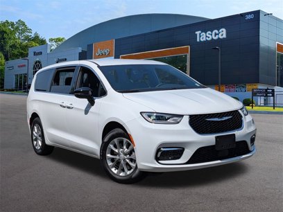New 2025 Chrysler Pacifica Select