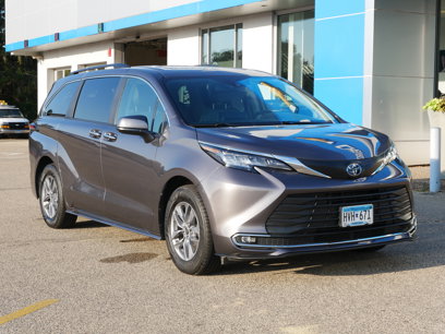 Used 2022 Toyota Sienna XLE
