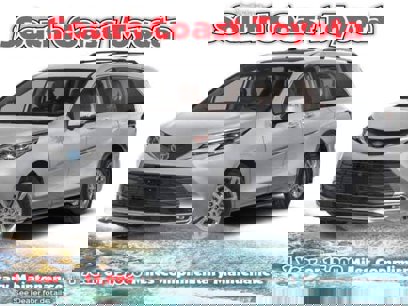 Used 2025 Toyota Sienna Platinum