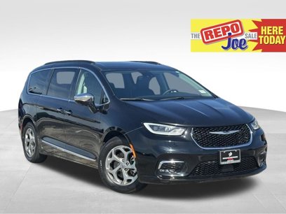Used 2023 Chrysler Pacifica Limited