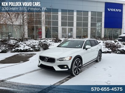 New 2025 Volvo V60 B5 Cross Country Ultra w/ Protection Package Premier