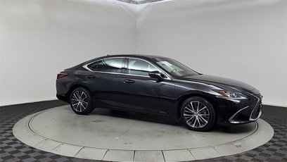 Certified 2022 Lexus ES 250 w/ Premium Package