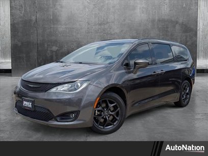 Used 2019 Chrysler Pacifica Touring-L w/ Premium Audio Group