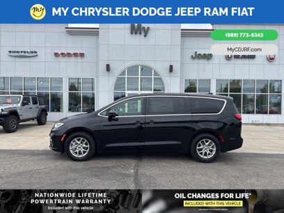 New 2025 Chrysler Pacifica Select