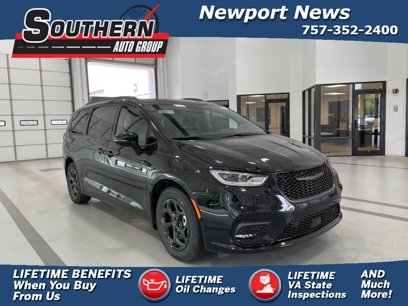 New 2025 Chrysler Pacifica Select